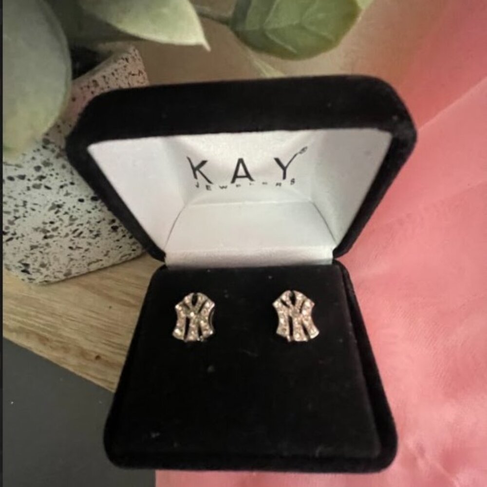 Kay Jewlers True Fans - NY Yankees - Sterling Silver/Cubic Zirconia Earrings